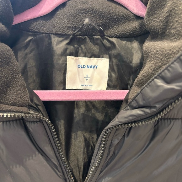 Black Old Navy Light Puffer Jacket - Picture 2 of 4